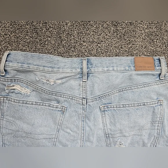 American Eagle 90s Boyfriend Shorts Light Blue Denim Distressed  Size 6 - Picture 2 of 13